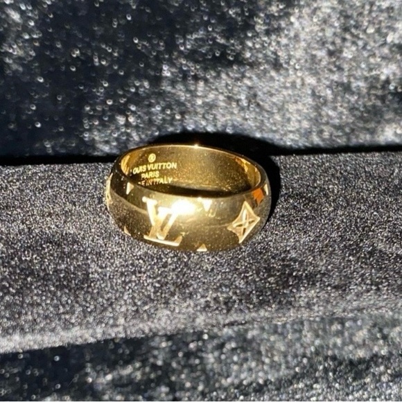 18K Gold LV Luxury Band Ring - Picture 2 of 6